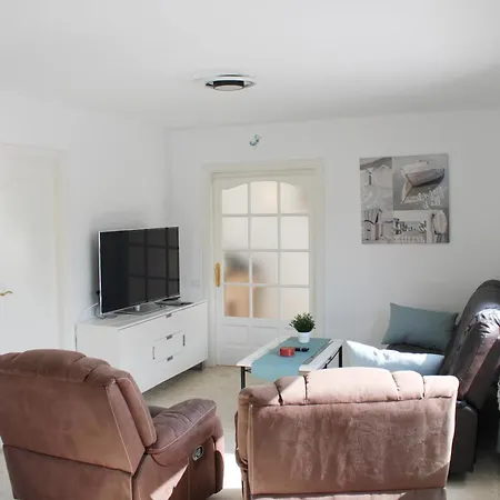 3 Bedroom Penthouse * أذيخي