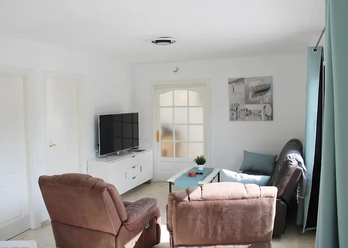 3 Bedroom Penthouse * 阿德耶